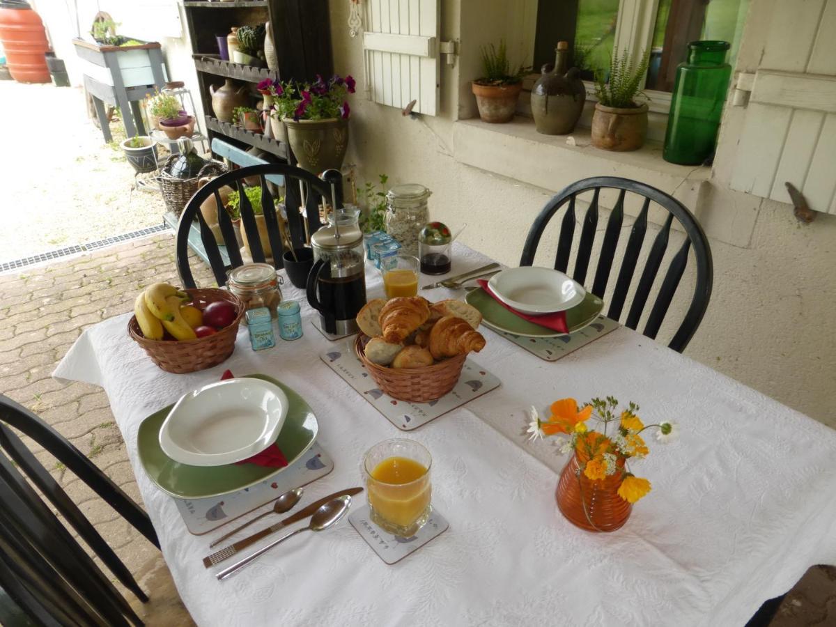 Bed and Breakfast Chez Kate Charroux  Exterior foto