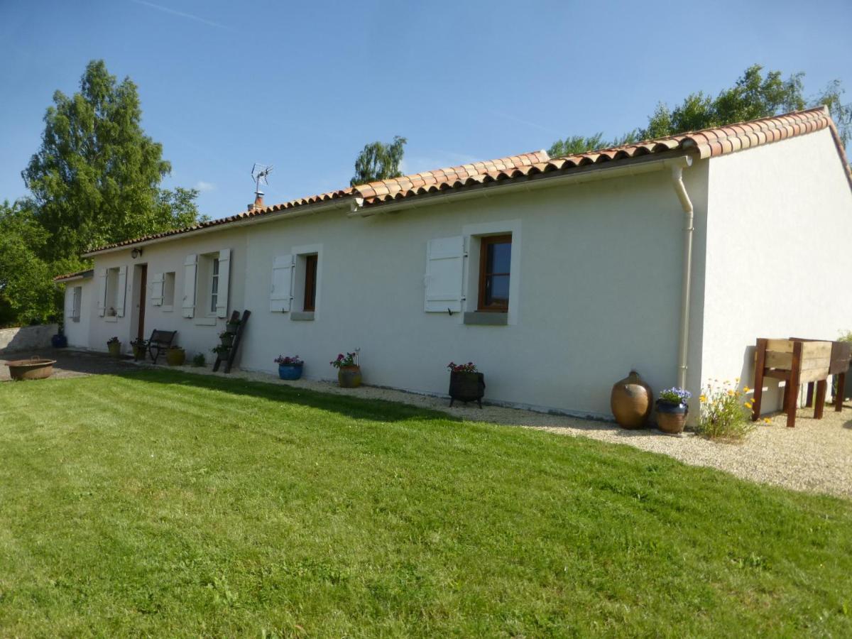 Bed and Breakfast Chez Kate Charroux  Exterior foto